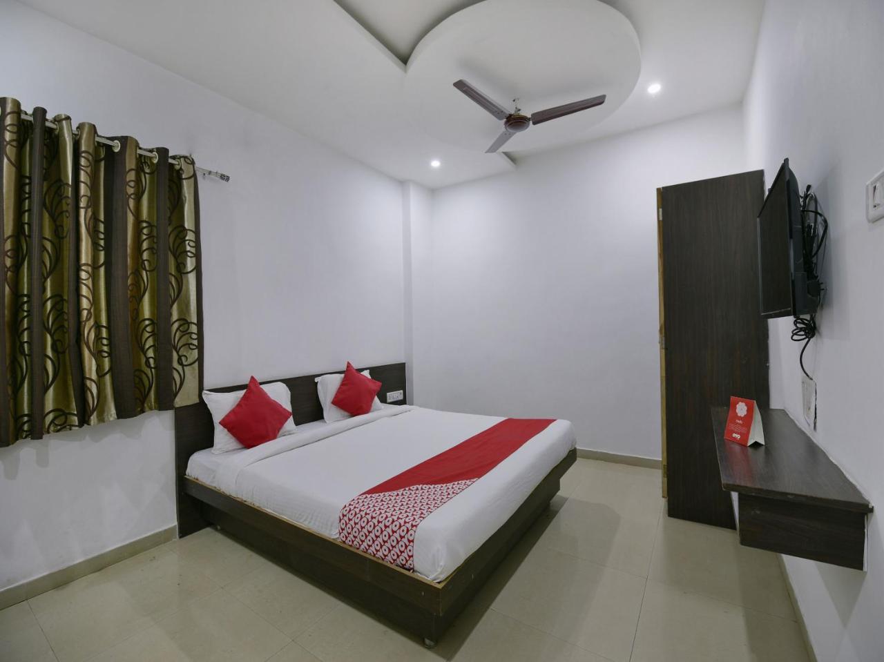 Oyo 9969 Hotel Kshipra Dham Удджайн Экстерьер фото