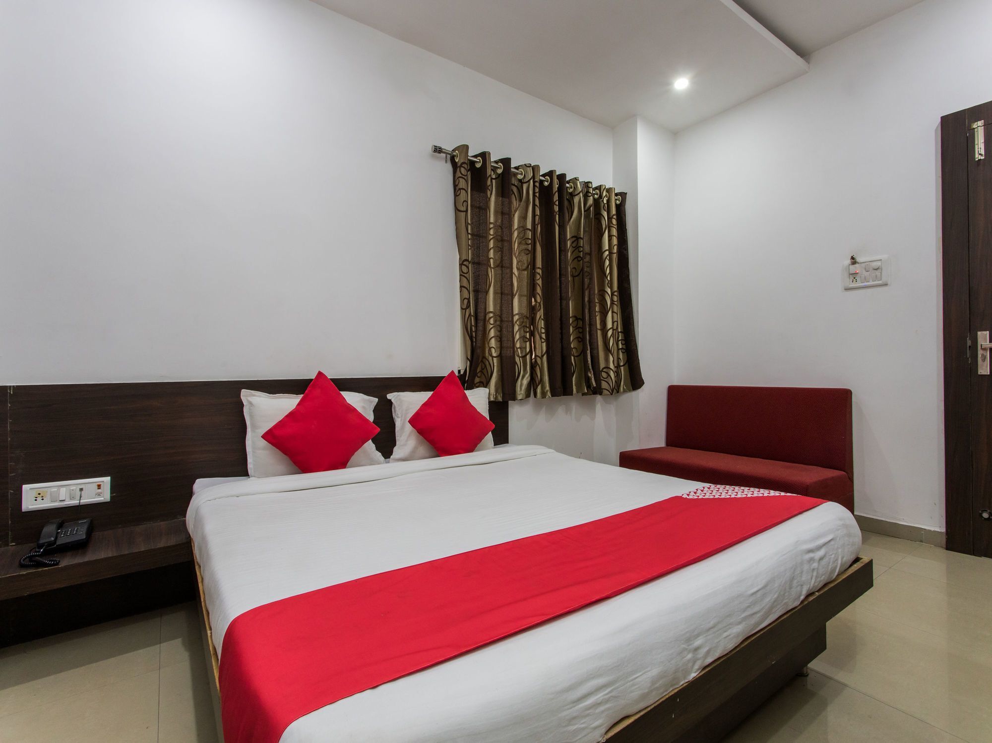 Oyo 9969 Hotel Kshipra Dham Удджайн Экстерьер фото